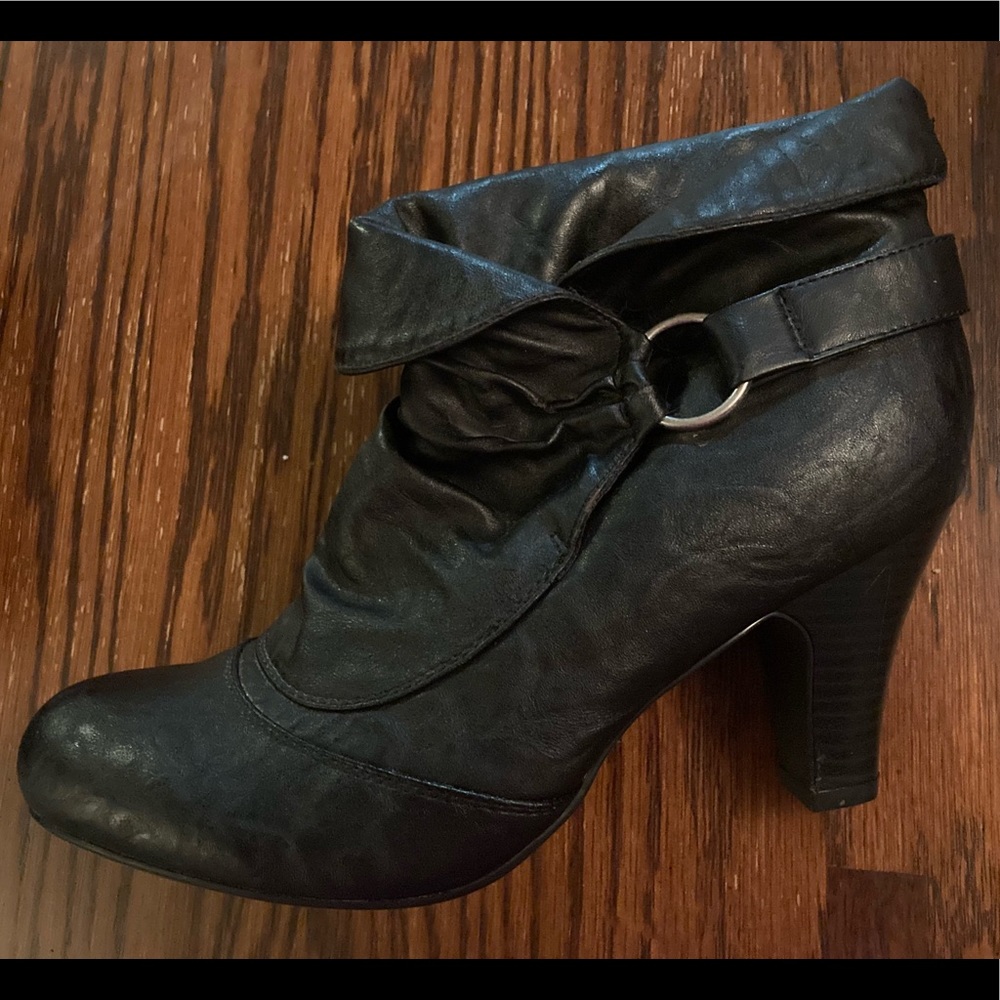 Kaytee Boots - Picture 2 of 2